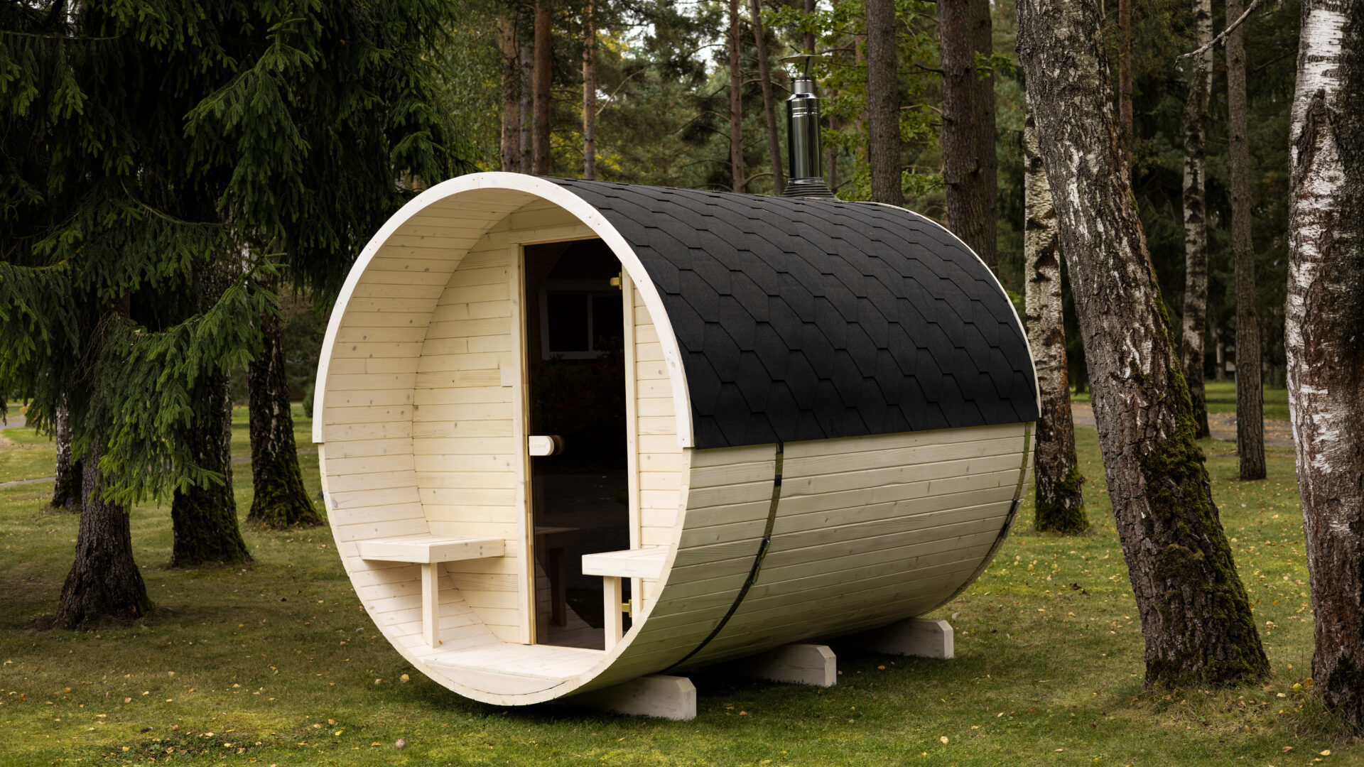 Celsium Joris sauna surrounded by nature and calm outdoor living