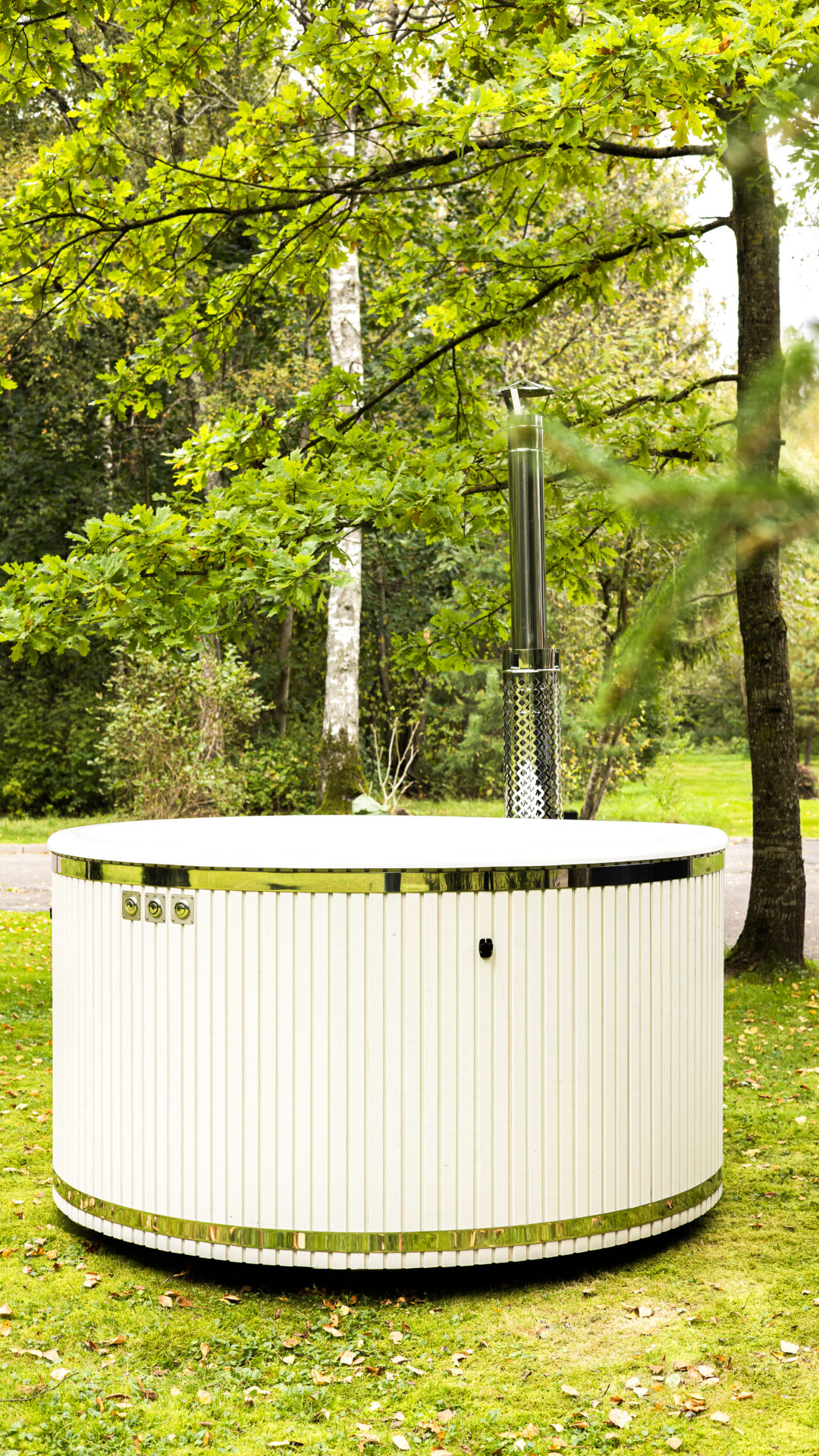 Benas by Celsium — a serene hot tub experience immersed in nature